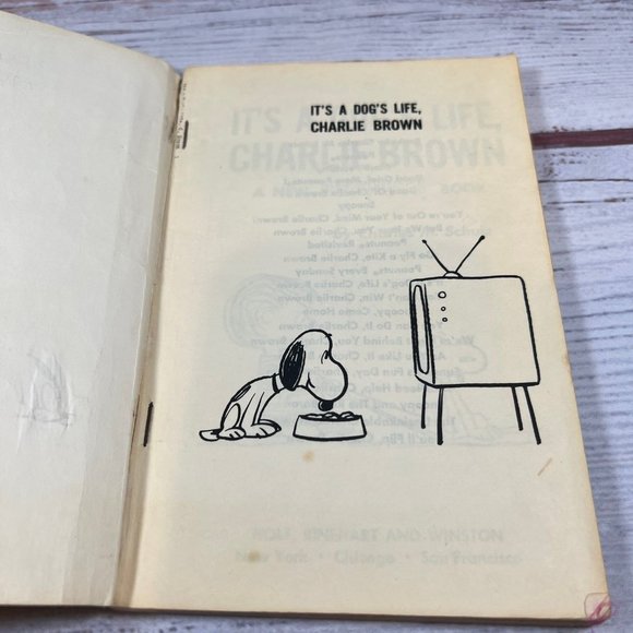 Vintage It’s A Dog's Life Charlie Brown 1968 Book by Charles M Schultz Rare - Picture 5 of 5